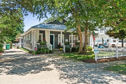 Welcome to Sandy Toes - Updated Cottage just up the street from beach!