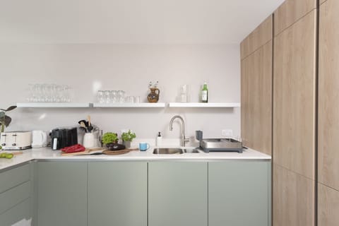 Toaster, kettle and air fryer in the kitchen - Redshank