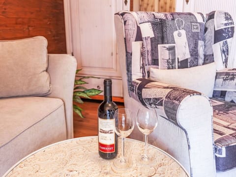 Furniture, Textile, Interior Design, Couch, Living Room, Cushion, Comfort, Pillow, Throw Pillow