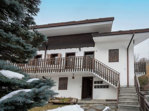 Building, Wood, House, Residential Area, Home, Architecture, Door, Balcony, Cottage, Porch