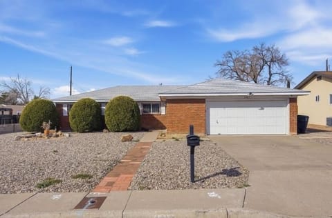 Enjoyable 3-bedroom house with AC in quaint Albuquerque House in Albuquerque
