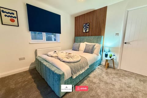 Available Now|Luxury|Contractors|Families|Groups House in Bristol