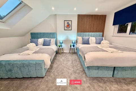 Available Now|Luxury|Contractors|Families|Groups House in Bristol