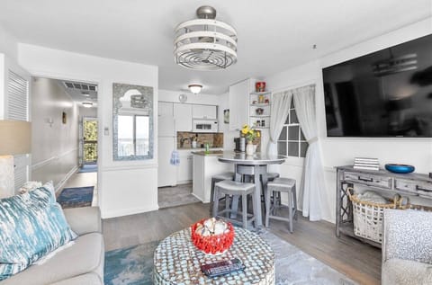 Kitchen Living room, Breakers 324 Hilton Head