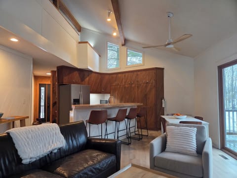 Unique 4-bedroom resort home overlooking golf course near Torch Lake and skiing. House in Michigan