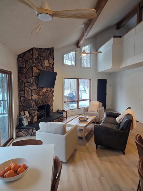 Unique 4-bedroom resort home overlooking golf course near Torch Lake and skiing. House in Michigan