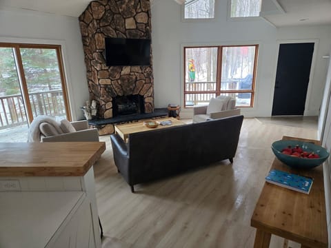 Unique 4-bedroom resort home overlooking golf course near Torch Lake and skiing. House in Michigan
