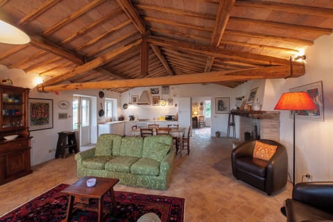 Villa of Artists in the Heart of Umbria / Under Construction House in Umbria