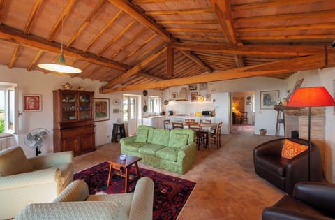 Villa of Artists in the Heart of Umbria / Under Construction House in Umbria