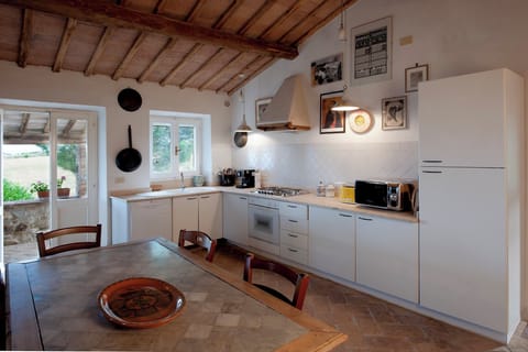 Villa of Artists in the Heart of Umbria / Under Construction House in Umbria