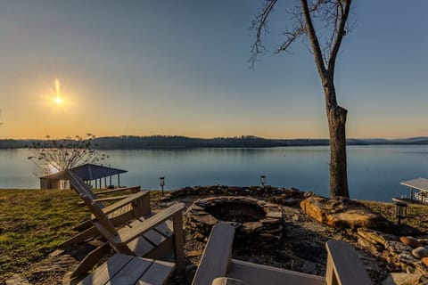 Sunset Shores on Watts Bar House in Watts Bar Lake