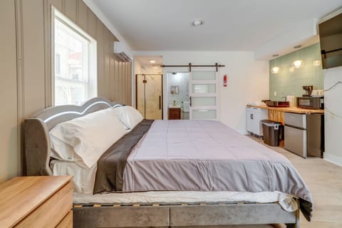 Hinton Vacation Rental | Studio | 1BA | 300 Sq Ft