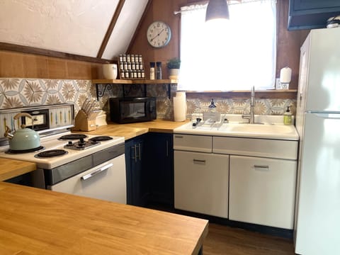 Granny Flo's Kitchen 2