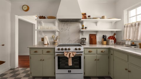 Gourmet Chef's Kitchen! 