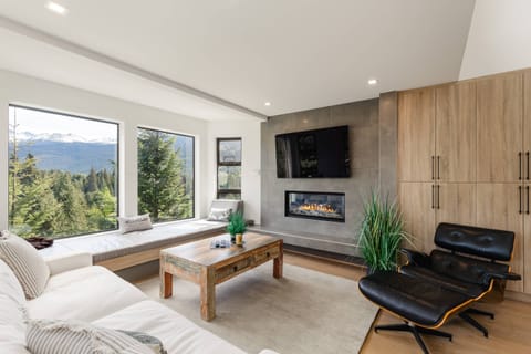 Huge living room with full mountain views