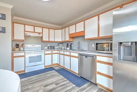 Prep, cook, and feast in this modern, fully equipped kitchen!