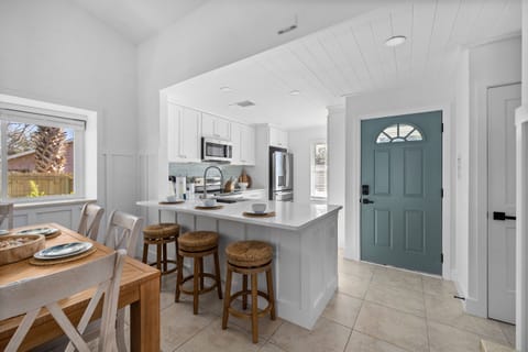 A chef-ready kitchen with stainless steel appliances, spacious prep areas, and fresh coastal finishes — perfect for family breakfasts or post-beach dinners 🌊