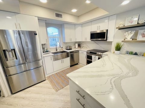 Fully appointed beautiful kitchen