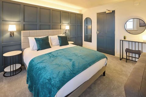 Langley Hotel Apt 11, Whitby - Host & Stay