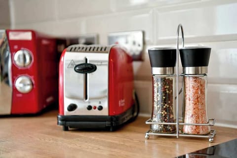 Oxford Street House, Swansea - Host & Stay