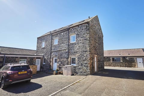 Spinnaker, Low Newton-by-the-Sea - Host & Stay