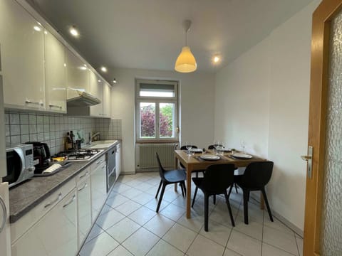 Kitchen / dining area