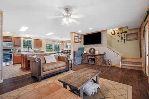 Living Area | Open Concept | TV & Leather Seating