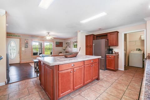 Kitchen | Center Island | Open Layout