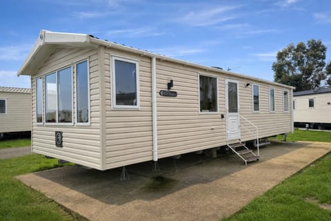 Whether you're planning a staycation or looking for last minute weekend getaways, Steeple Bay Holiday Park Maldon offers static caravan holidays with cosy living rooms in a caravan to relax in after exploring nearby Burnham-on-Crouch.