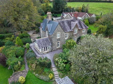 The Old Rectory - 5 Bedroom Holiday Home - Llanedi (9943)