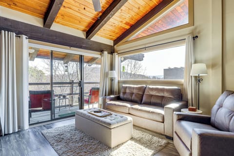 Sevierville Vacation Rental | 1BR | 1BA | 831 Sq Ft | Stairs to Enter