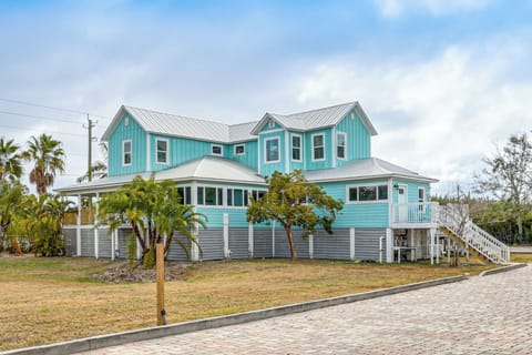 Palmetto Vacation Rental | 4BR | 5BA | 3,200 Sq Ft