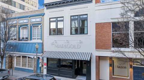 Located above one of Roanoke's finest restaurants, Dorothy & Frank's.