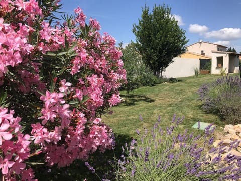 Holiday rental in Plan d'Orgon, Alpilles – fully equipped house with pool for 6 people. Online booking with Plaisirs & Maisons de Provence
