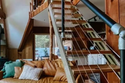 Hillside Haven Treehouse Cabin Cabin in Laurel Township