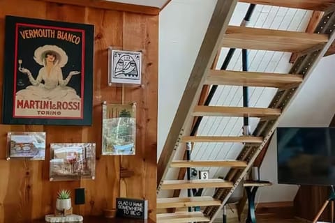 Hillside Haven Treehouse Cabin Cabin in Laurel Township