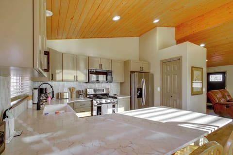 Kitchen | Main Floor