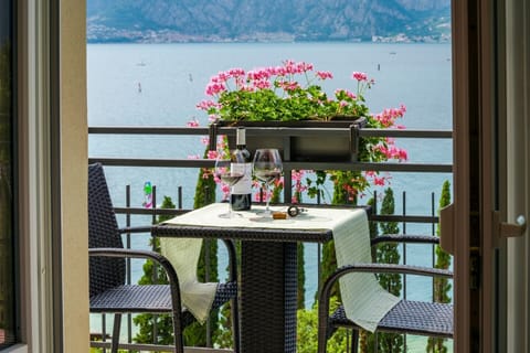 Balcony/Terrace,Lake view