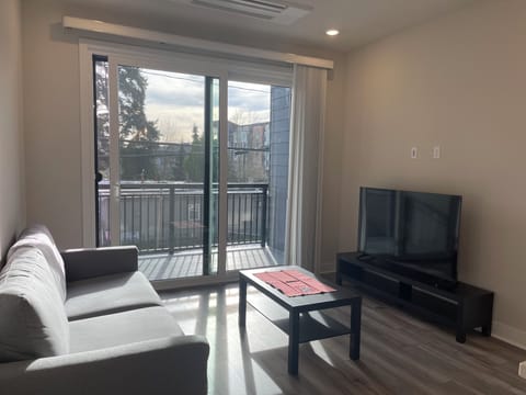 Beautiful and Spacious NEW Home for 6-Month Rental House in Kenmore