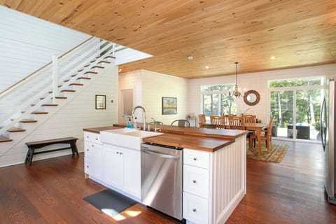 Long Pond kitchen and dining