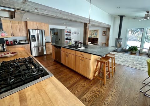 Island seating for 4