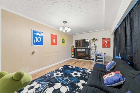 Ultimate FIFA House 6BR with Games House in Vancouver