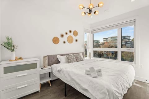 Sleek & Chic 4BR Contemporary Home in Vancouver House in Vancouver