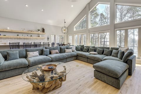 Fairfield Bay Vacation Rental | 7BR | 4.5BA | 5,500 Sq Ft | Step-Free Entry