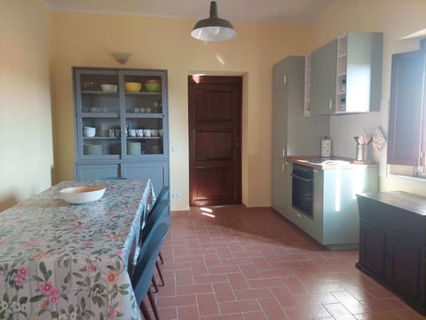 Apartment Glicine: for large families, with air conditioning Apartment in Tuscany