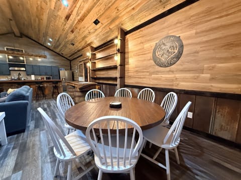 Dining for 8 + 5 stools at the breakfast bar