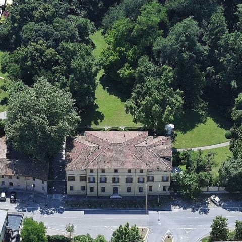 Villa Castellani with park and swimming pool a stone's throw from the Po River bank Villa in Veneto
