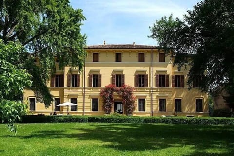 Villa Castellani with park and swimming pool a stone's throw from the Po River bank Villa in Veneto