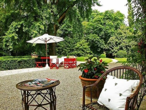 Villa Castellani with park and swimming pool a stone's throw from the Po River bank Villa in Veneto