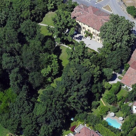 Villa Castellani with park and swimming pool a stone's throw from the Po River bank Villa in Veneto